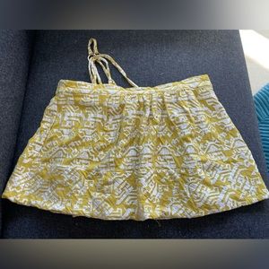 Embroidered one shoulder top.